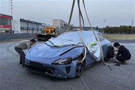 小米電動車首撞煞車片碎成渣！維修費驚呆（圖／翻攝畫面）