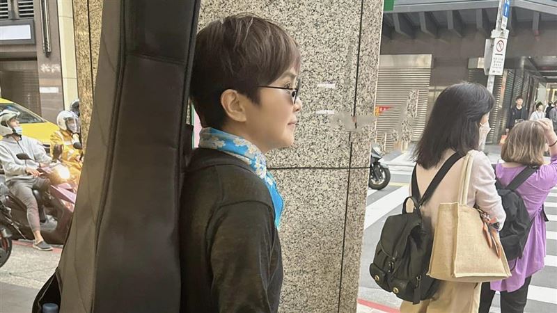 突住院急動手術　66歲李艷秋公開斷腿病況