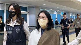 貴婦奈奈公公涉詐 妻子也涉詐欺網紅貴婦奈奈的公公黃立雄涉嫌詐欺，潛逃到加拿大遭通緝，妻子黃林麗真因另涉詐欺案遭士林地檢署通緝，3日也一同回台，將解送士檢歸案。中央社記者葉臻攝 113年5月3日