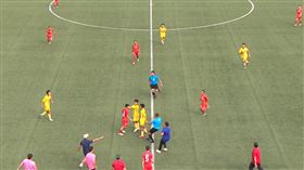 國男甲組季軍戰最後由右昌國中（黃衣）擊敗美崙國中。（圖／高中體總提供）