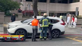 7小時無人發現　刑事局門口旁1人車內猝死