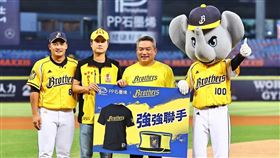 PP石墨烯聯手兩支黃衫軍　中信兄弟主場開球引爆話題