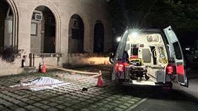 中興大學驚傳墜樓，24歲男倒臥血泊當場死亡。（圖／翻攝畫面）