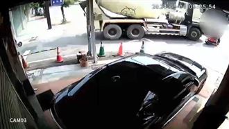 畫面曝光！又是視線差？女騎士被吞噬