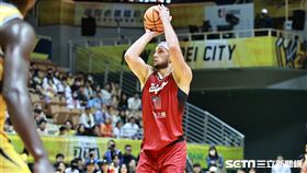 ▲T1季後賽，臺北戰神洋將科倫紐克上半場攻下15分。（圖／記者劉彥池攝影）