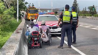 驚！3輛助步車闖國道　路人看傻