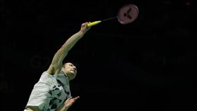 台灣「羽球王子」王子維苦戰2局不敵對手，台灣男團確定4強止步。（圖／美聯社／達志影像）