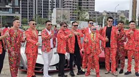 東北大花,吊車大王,胡漢龑,超跑（圖／翻攝自《啟德機械起重工程-股公司》臉書）