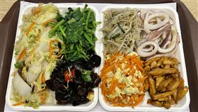 《吃飽才有力氣瘦！211彩虹瘦身餐盤：不用計算熱量醣量，掌握原型食物比例，118道無痛瘦身料理攻略》。（圖／采實文化提供）