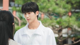 1分鐘吻戲成禁慾系男神！曝想當天才兒童