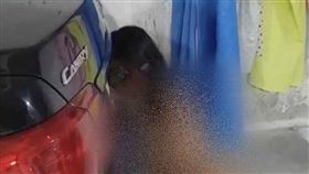 裸女,外籍,全裸,地下室（圖／翻攝自Dcard）