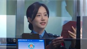 錢瑩敏現任職泉州出入境邊防檢查站執勤一隊三級警長。（圖／翻攝自微博）