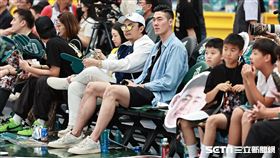 ▲T1季後賽，劉錚現身觀看桃園台啤永豐雲豹賽事。（圖／記者劉彥池攝影）