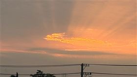 台南麻豆香遶境現「發光金龍」天象　民俗專家示警：當心天災