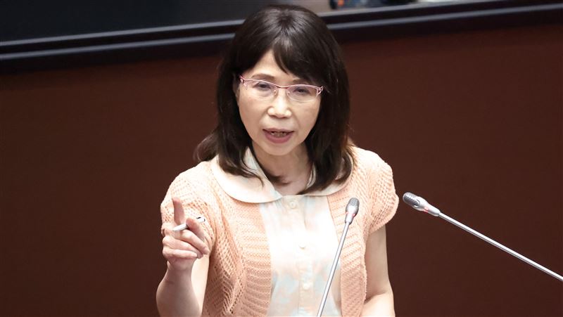 沈伯洋喊話陳昭姿：不要被黃國昌綁架了！
