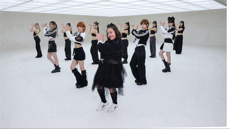 鍾欣凌加入女團　站C位嗨跳機車舞畫面曝