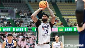 ▲T1季後賽，卡森斯（DeMarcus Cousins）執行罰球。（圖／記者劉彥池攝影）
