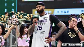 ▲T1季後賽，卡森斯（DeMarcus Cousins）賽後登上英雄舞台。（圖／記者劉彥池攝影）