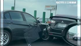國道一號西螺交流道附近發生連環車禍，現場8部車輛撞成一團，造成6人受傷。（圖／翻攝畫面）