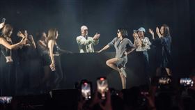 小S衝上台熱舞，還大喊「我愛我的姐夫DJ KOO」。（圖／寬宏提供）