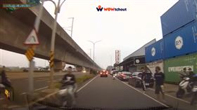 ▲桃園清晨傳出+9猴群「封街飆車」。（圖／翻攝自YouTube- Wowtchout - 地圖型行車紀錄器分享平台）