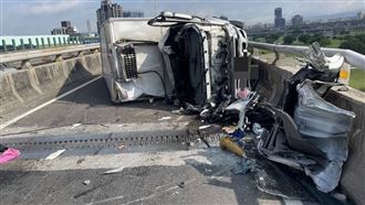 台64三重段BMW撞貨車　駕駛送醫不治