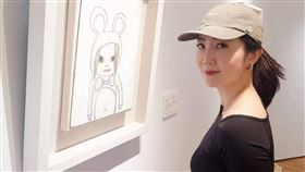 謝忻和男友感情穩定，一同前往展覽欣賞畫作。（圖／翻攝自FB／謝忻）