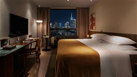 不只具備坐擁101夜景的景觀客房，亦可選擇備有私人陽台及浴缸的豪華房。（圖／飯店旅宿業者提供）