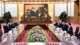 北京高規格接待前總統馬英九，包含中國領導人習近平在內的三位中共政治局常委親自會見，凸顯其重視程度。（圖／遠見雜誌提供）