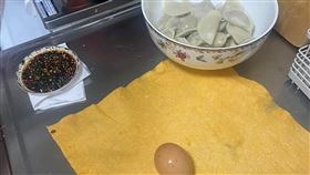 原PO表示，沒辦法接受在煮水餃的時候順便做水煮蛋。（圖／翻攝自臉書「爆廢公社公開版」）