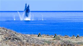 菲律賓北部近台灣處 美菲實彈軍演菲美兩國歷年規模最大的「肩並肩」軍演6日在鄰近台灣的菲律賓西北部舉行反登陸作戰實彈演習。中央社特約記者Edward Bungubung攝  113年5月6日