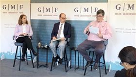 美官員指中國扭曲2758號決議  提4點反駁美國國務院亞太副助卿藍墨客（右）29日出席華府智庫「德國馬歇爾基金會」舉辦的論壇，提出4點聲明，反駁中國將聯大第2758號決議等同於「一中原則」。中央社記者石秀娟華盛頓攝  113年4月30日