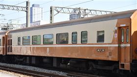 藍皮解憂號,EMU300,摺疊門莒光號。（圖／台鐵公司提供）