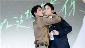 范少勳（右）、劉俊謙出席《我在這裡等你》特映會。（圖／抓馬文化提供）