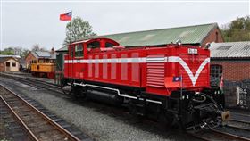 DL-34佩國旗英倫首航。（圖/翻攝自林業保育署網站）