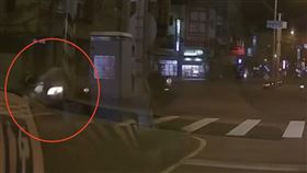 沙鹿行人地獄！阿伯走斑馬線遭左轉車撞飛