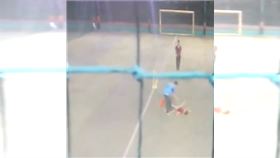 印度11歲男童遭板球擊中下體，痛到昏迷送醫不治。（圖／翻攝X）