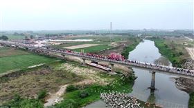 ▲崙子大橋的盛況（圖／寶島神很大）
