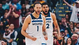 明尼蘇達灰狼祭出窒息式防守，全場壓著金塊打，在西區季後賽次輪系列賽豪取2連勝。（圖／翻攝自灰狼隊官方X）