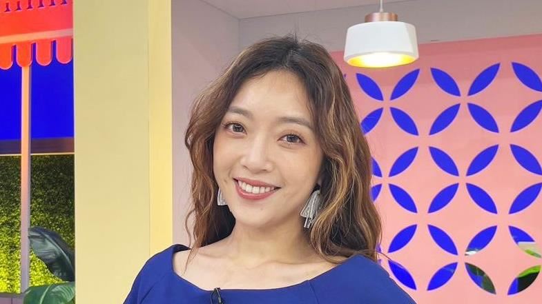 貝童彤怎了？淚灑攝影棚　揭生父辛酸內情
