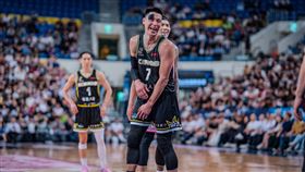 新北國王林書豪前役被撞傷右眉，今天帶傷上陣還能轟下27分。（圖／PLG聯盟提供）