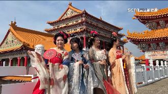 獨／吸引年輕人！聖母廟百套漢服可玩穿越