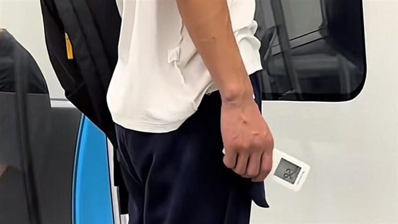 乘客衣褲穿反握1物　他笑虧：有26通未接