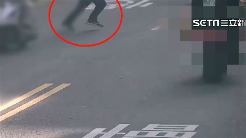 家長挨罰！12歲國小生「穿越馬路」撞重機
