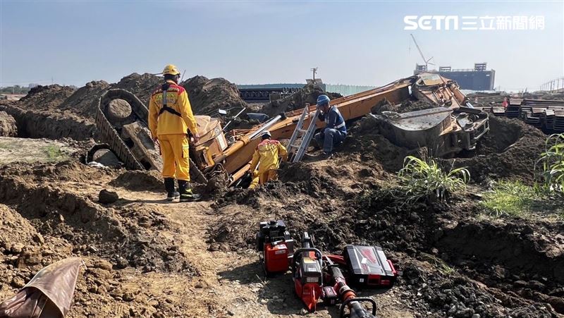 新／男不慎掉落工地　下秒遭怪手重壓慘死