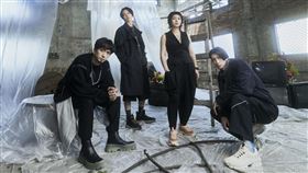 CAT攜手後搖樂團「康士坦的變化球」演譯美式街頭潮流。（圖／品牌業者提供）