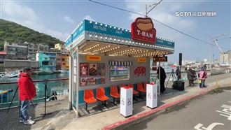 是熱狗攤嗎？公車站「百萬換裝」成打卡點