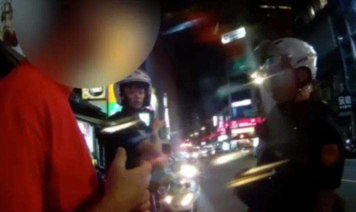 港人遊西門町　2台男路邊小便衝上前毆打