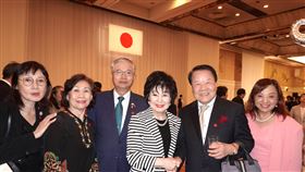 日本前參院議長山東昭子慶生會熱鬧 將出席520慶典日本參議員、前參議院議長山東昭子（中）8日出席親友為她舉辦的政治生涯50週年及82歲慶生會。她很高興接獲副總統賴清德發出的賀電，並對中央社表示，很期待訪台出席520正副總統就職典禮。駐日副代表蔡明耀（右3）、留日台灣同鄉會名譽會長詹德薰（右2）等約80名僑胞出席慶生會。中央社記者楊明珠東京攝 113年5月8日