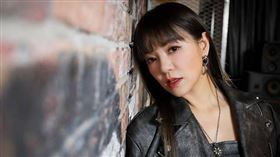 丁噹推出新專輯《日與夜，跟自己說晚安》，希望大家學會跟自己獨處。（圖／CTWANT）